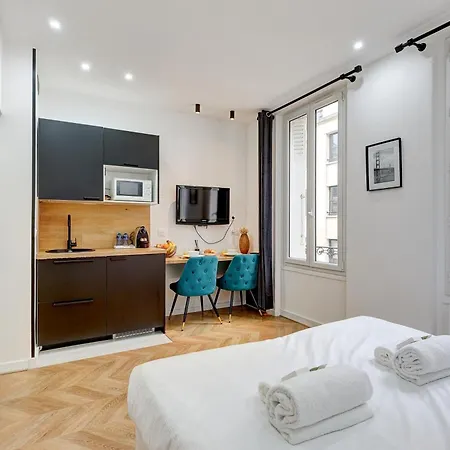 Appartamento Sur Les Champs Elysees Parigi